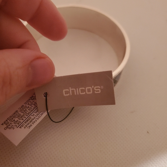 Chico's Silver and Enamel Bangle Bracelet with Chevron Design NWT - Picture 6 of 8